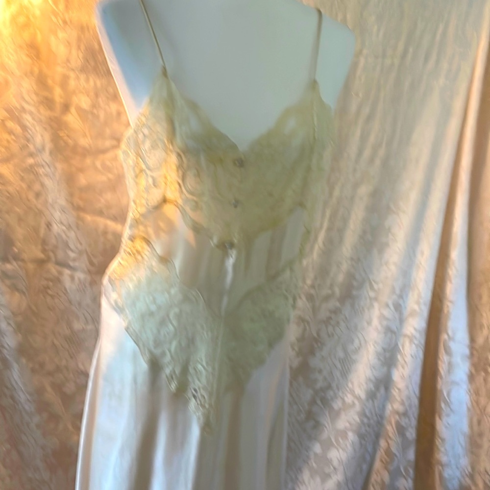 Ivory lace and satin negligee